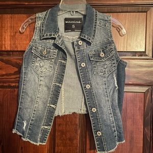 Maurice’s Cropped Jean Vest